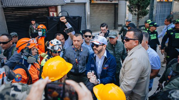 El presidente de Colombia, Abelardo de la Espriella, recorriendo zonas afectadas por el terremoto del 10 de agosto en su país - Sputnik Mundo