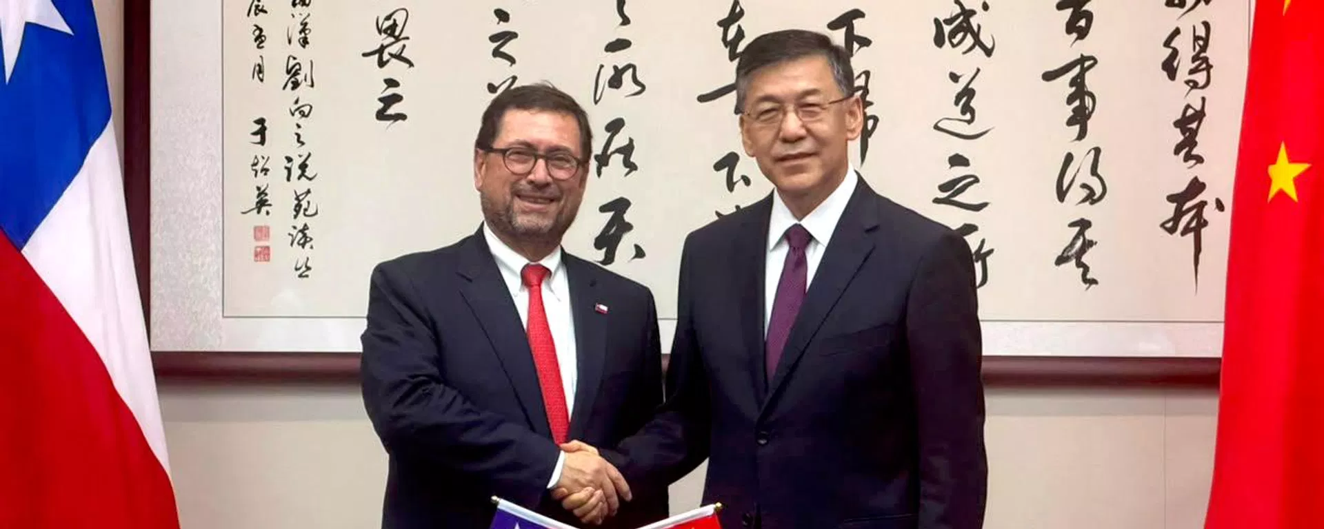 El canciller chileno, Francisco Pérez Mackenna, reunido con Yin Hejun, ministro de Ciencia y Tecnología de China, durante su gira por el gigante asiático en agosto de 2026 El canciller chileno, Francisco Pérez Mackenna, reunido con Yin Hejun, ministro de Ciencia y Tecnología de China, durante su gira por el gigante asiático en agosto de 2026 - Sputnik Mundo, 1920, 21.08.2026