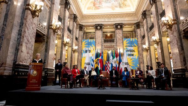Mesa de apertura del tercer Congreso Panamericano realizado en Montevideo, Uruguay, en agosto de 2026 - Sputnik Mundo