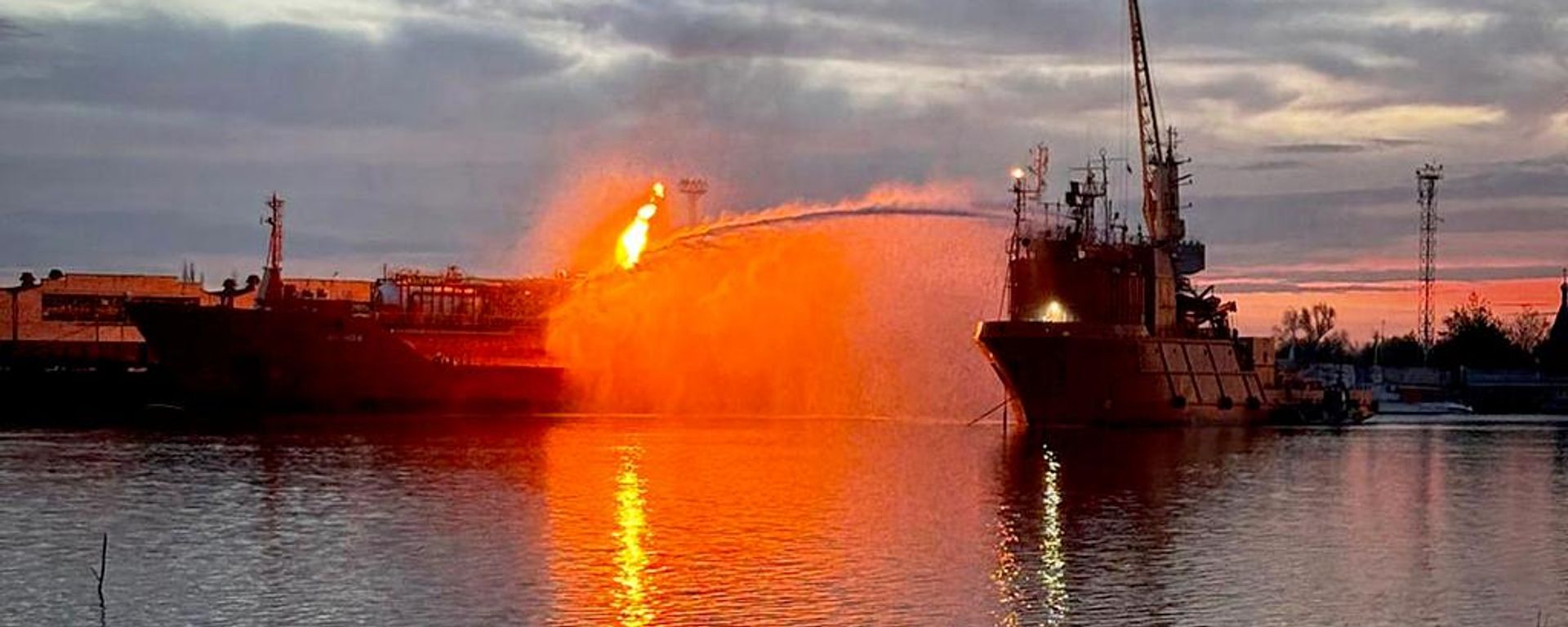 Incendio en el puerto de Izmaíl tras un ataque ruso - Sputnik Mundo, 1920, 22.08.2026
