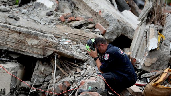 Labores de rescate en Cali, Colombia, tras el terremoto. - Sputnik Mundo