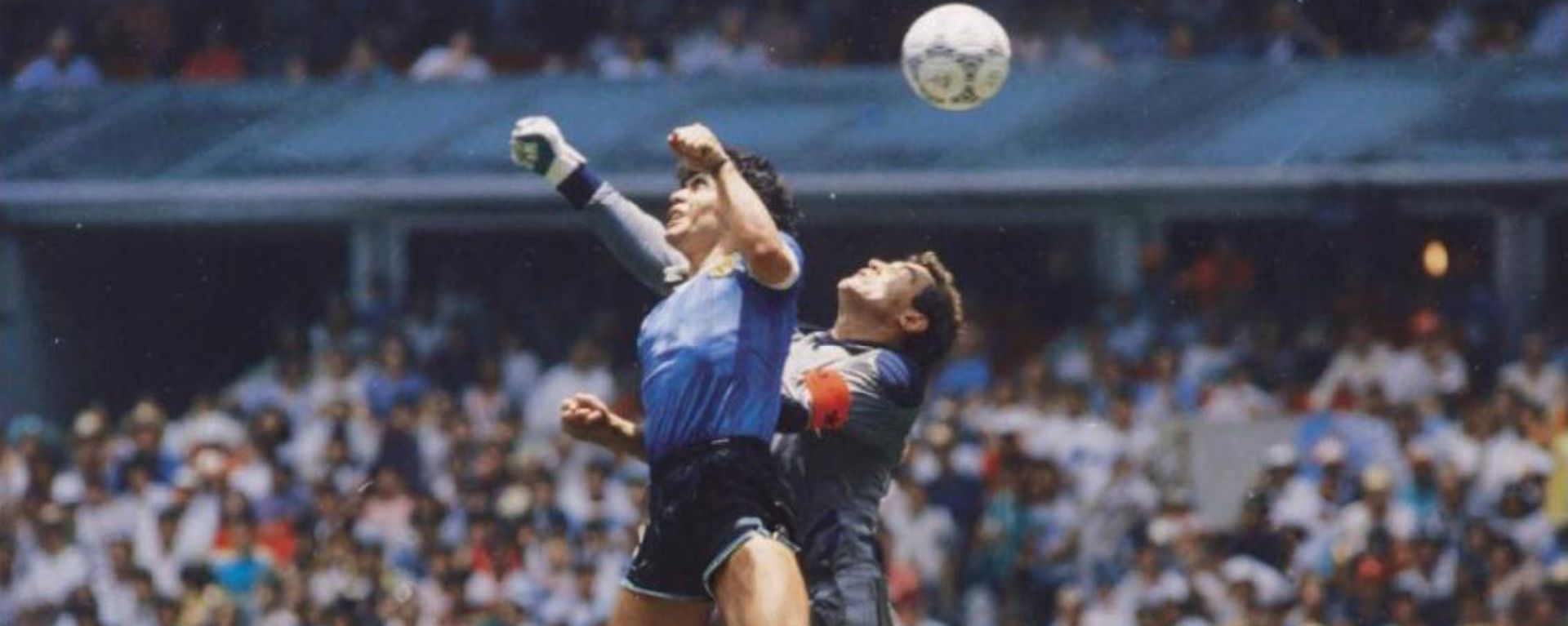 El jugador argentino Diego Maradona anotó, con la mano, durante el partido entre Argentina e Inglaterra en los cuartos de final del Mundial de 1986  - Sputnik Mundo, 1920, 24.08.2026