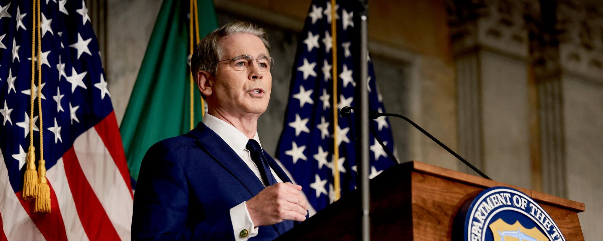 Scott Bessent, secretario del Tesoro de Estados Unidos, habla durante una conferencia de prensa para detallar nuevas sanciones contra Irán, en el Departamento del Tesoro en Washington D.C., EEUU, el 24 de agosto de 2026  - Sputnik Mundo, 1920, 24.08.2026