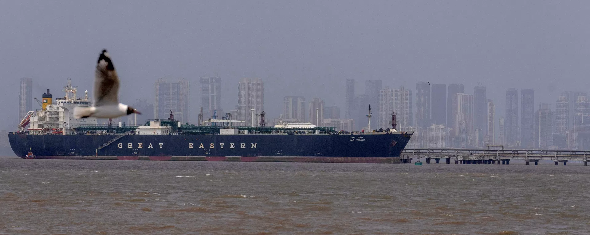 Un gasero con pabellón de la India transporta gas licuado  - Sputnik Mundo, 1920, 26.08.2026