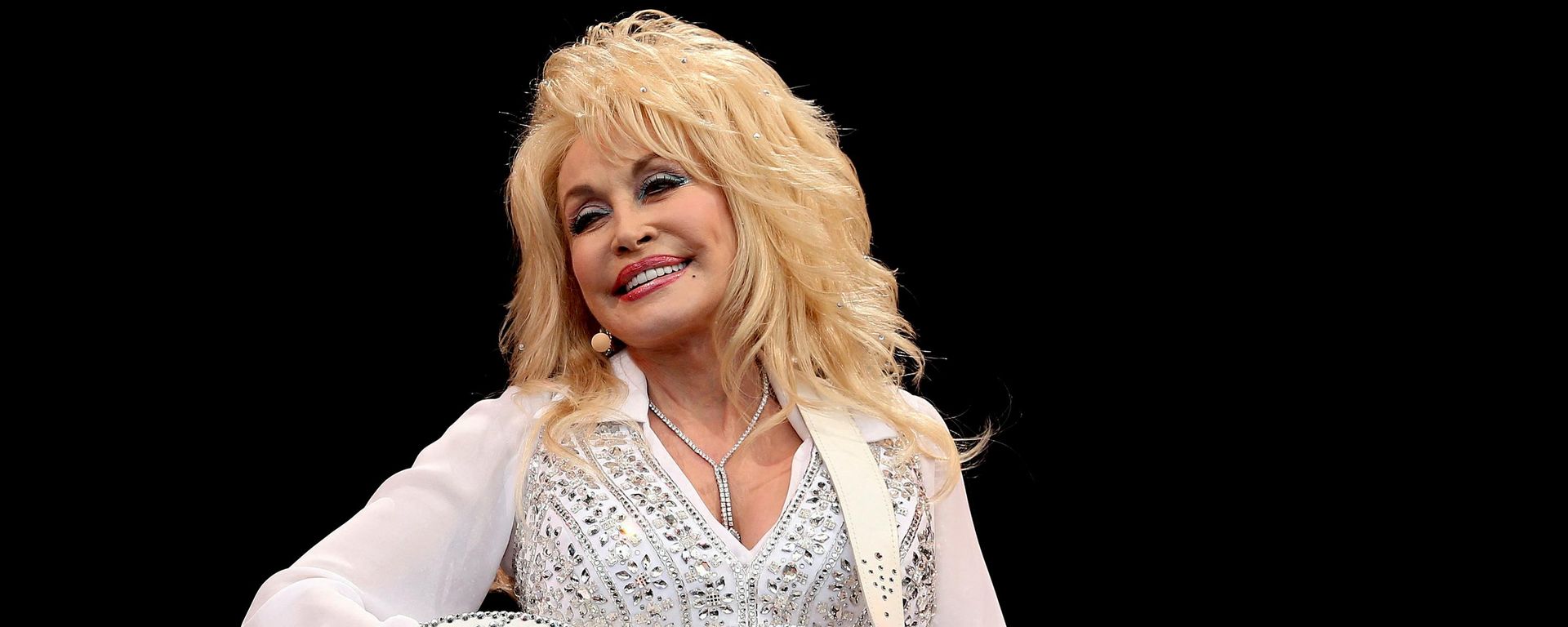 Dolly Parton estrella estadounidense de la música country actúa en el Pyramid Stage de Worthy Farm en Somerset, durante el Festival de Glastonbury el 29 de junio de 2014  - Sputnik Mundo, 1920, 25.08.2026