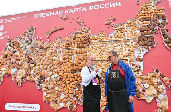 El mapa del pan de Rusia —una colección de 89 tipos de repostería de todo el país— se expone en un festival de arte en Moscú. - Sputnik Mundo
