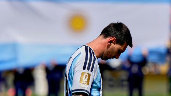 Futbolista argentino Lionel Messi camina por el campo antes de la final del Mundial entre España y Argentina en East Rutherford, Nueva Jersey, cerca de Nueva York, el domingo 19 de julio de 2026 Futbolista argentino Lionel Messi camina por el campo antes de la final del Mundial entre España y Argentina en East Rutherford, Nueva Jersey, cerca de Nueva York, el domingo 19 de julio de 2026 - Sputnik Mundo