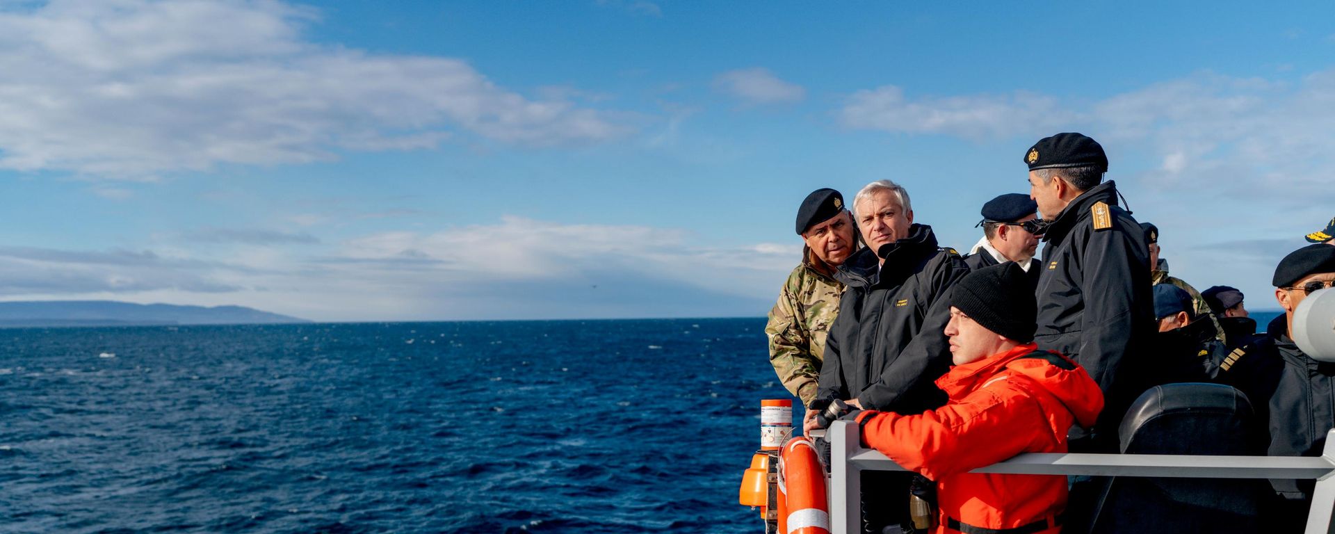 El presidente de Chile, José Antonio Kast, navegando el Estrecho de Magallanes durante ejercicios militares en septiembre de 2026 - Sputnik Mundo, 1920, 03.09.2026