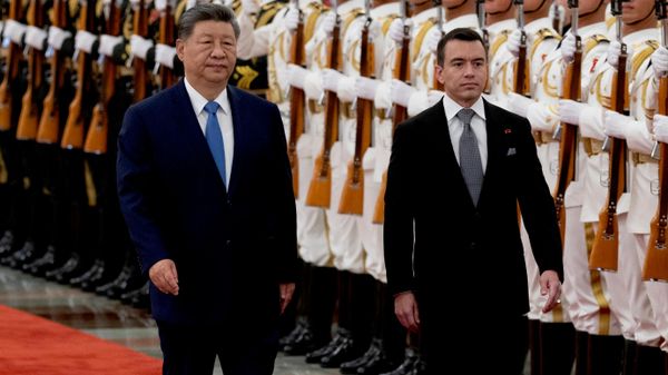 Los presidentes de China, Xi Jinping, y de Ecuador, Daniel Noboa.  - Sputnik Mundo