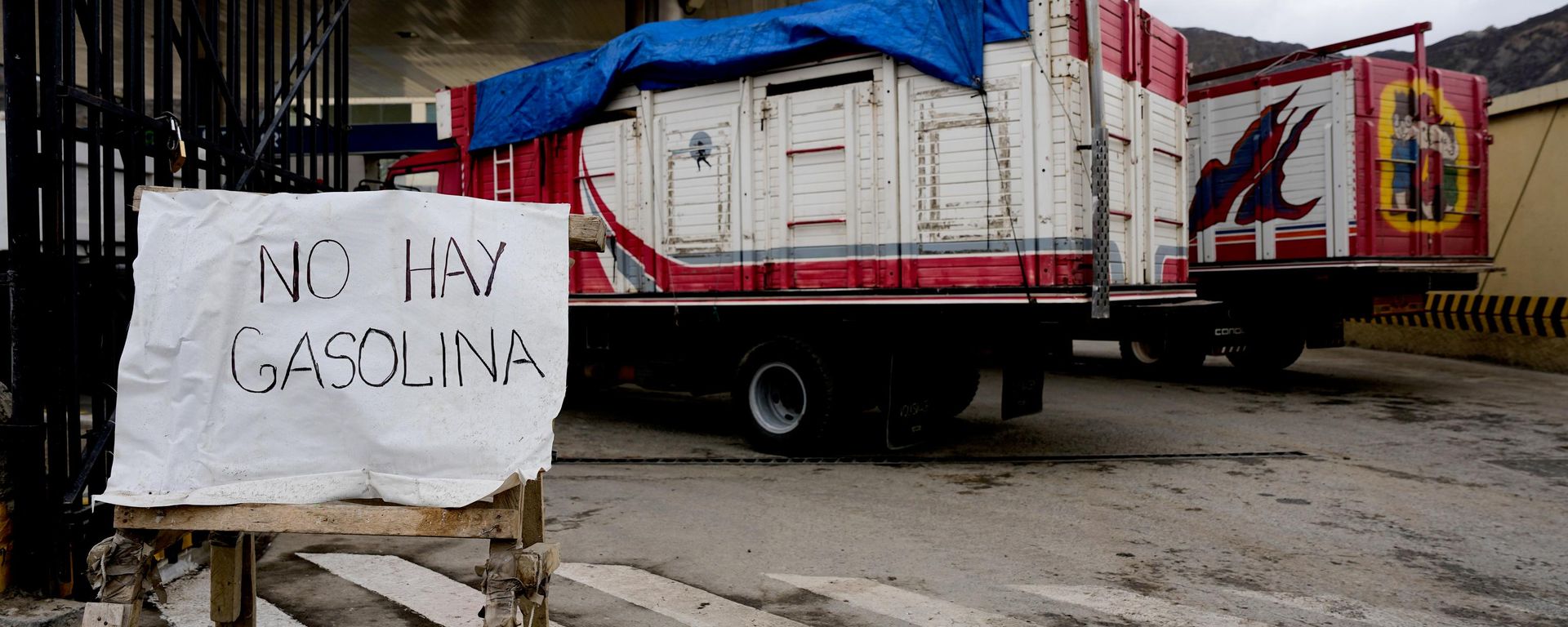 Un letrero anuncia que no hay gasolina en una estación de servicio de La Paz, Bolivia, el lunes 17 de agosto de 2026, en medio de la escasez de combustible. (Foto AP/Juan Karita) - Sputnik Mundo, 1920, 04.09.2026