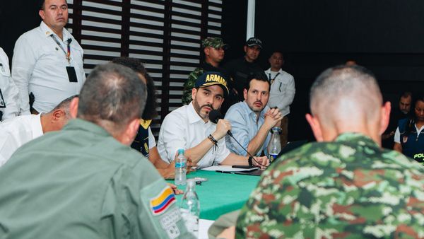 El presidente de Colombia, Abelardo de la Espriella, en un encuentro junto a militares colombianos - Sputnik Mundo