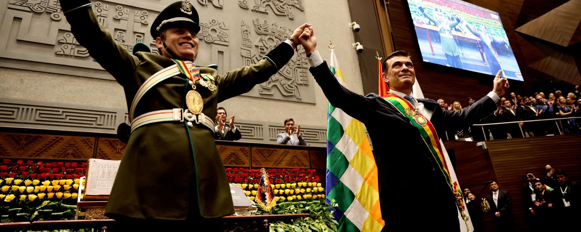 El vicepresidente de Boliva, Edmand Lara (izquierda), y el mandatario Rodrigo Paz (derecha), al asumir el poder en noviembre de 2025. - Sputnik Mundo, 1920, 11.09.2026