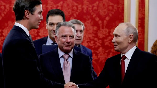 Vladímir Putin, presidente ruso, recibe en Moscú a Steve Witkoff y Jared Kushner, enviados especiales del presidente estadounidense Donald Trump - Sputnik Mundo