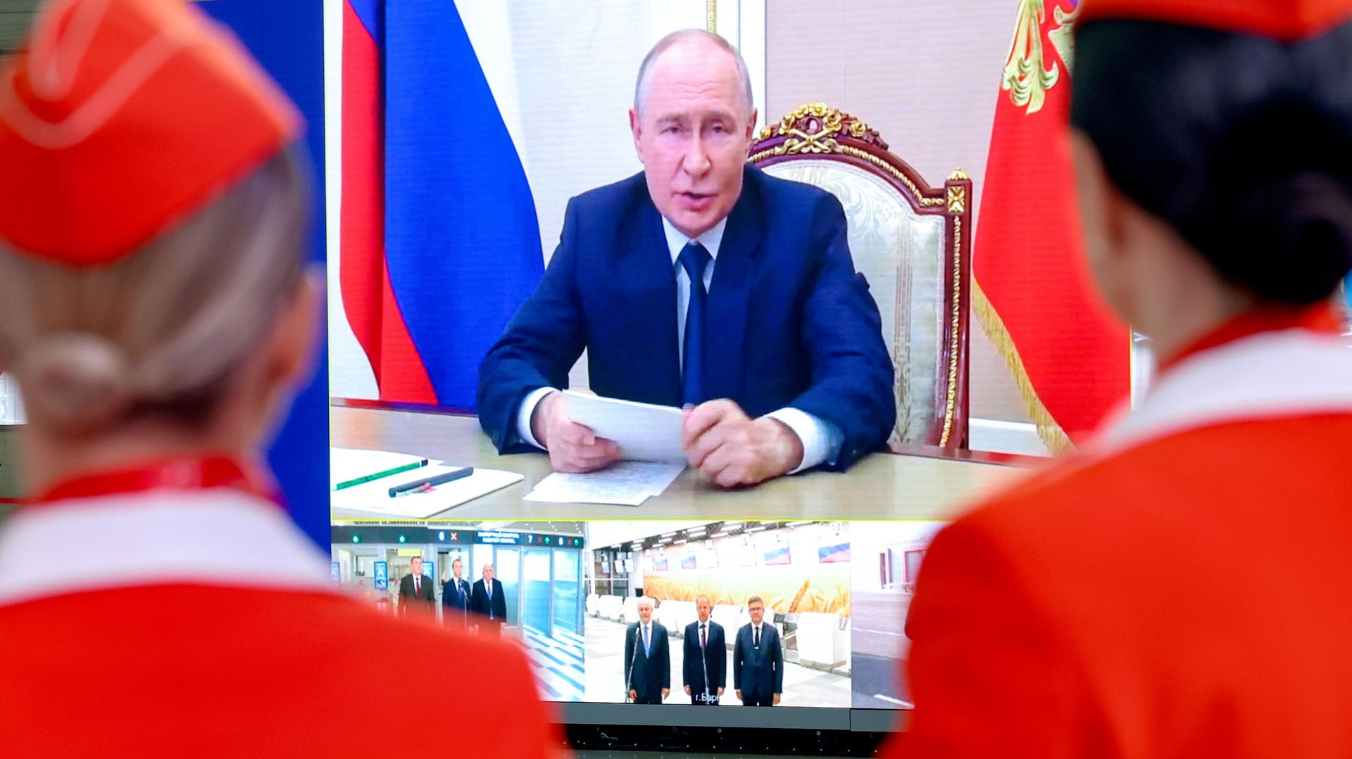 El presidente de Rusia, Vladímir Putin, participa por videoconferencia en la firma del acuerdo de suministro de aviones rusos MС-21-310 de componentes nacionales El presidente de Rusia, Vladímir Putin, participa por videoconferencia en la firma del acuerdo de suministro de aviones rusos MС-21-310 de componentes nacionales - Sputnik Mundo, 1920, 18.09.2026