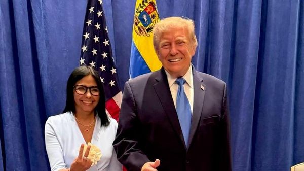 Delcy Rodríguez, presidenta encargada de Venezuela, y Donald Trump, presidente de EEUU - Sputnik Mundo