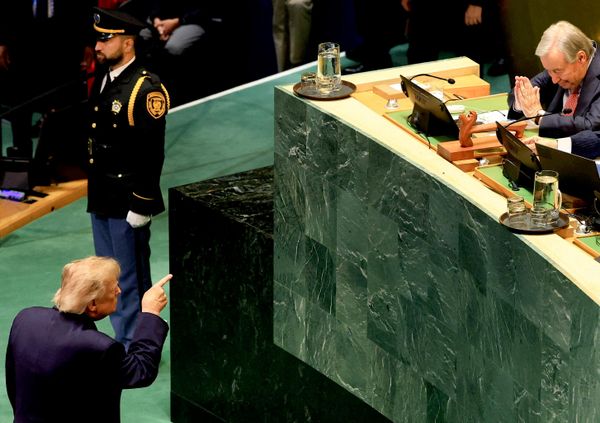 Las cámaras captaron el momento en el que el presidente de EEUU, Donald Trump, hizo un gesto al secretario general de la ONU, Antonio Guterres, en un contexto de tensiones entre Washington y el organismo.Durante su mandato, Trump ha cuestionado en varias ocasiones la eficacia de la ONU. - Sputnik Mundo