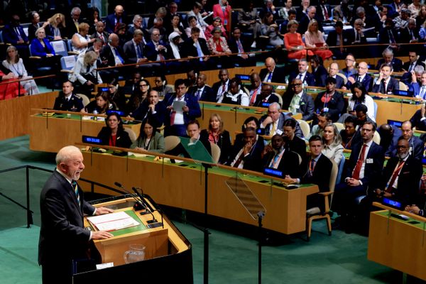 Como es tradición, el presidente brasileño, Luiz Inacio Lula da Silva, fue el primero en pronunciar su discurso.Su intervención estuvo marcada por la defensa de la soberanía del país latinoamericano y su rechazo a desempeñar un papel secundario frente a EEUU o cualquier otra potencia. - Sputnik Mundo