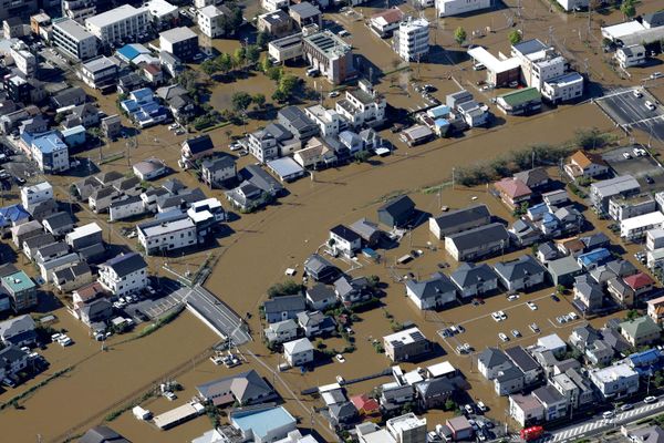 Una vista aérea muestra una zona residencial inundada por las intensas lluvias provocadas por el tifón Dujuan en prefectura de Chiba, Japón. - Sputnik Mundo