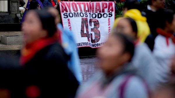 Marcha por la desaparición de 43 normalistas de Ayotzinapa, en Ciudad de México. - Sputnik Mundo