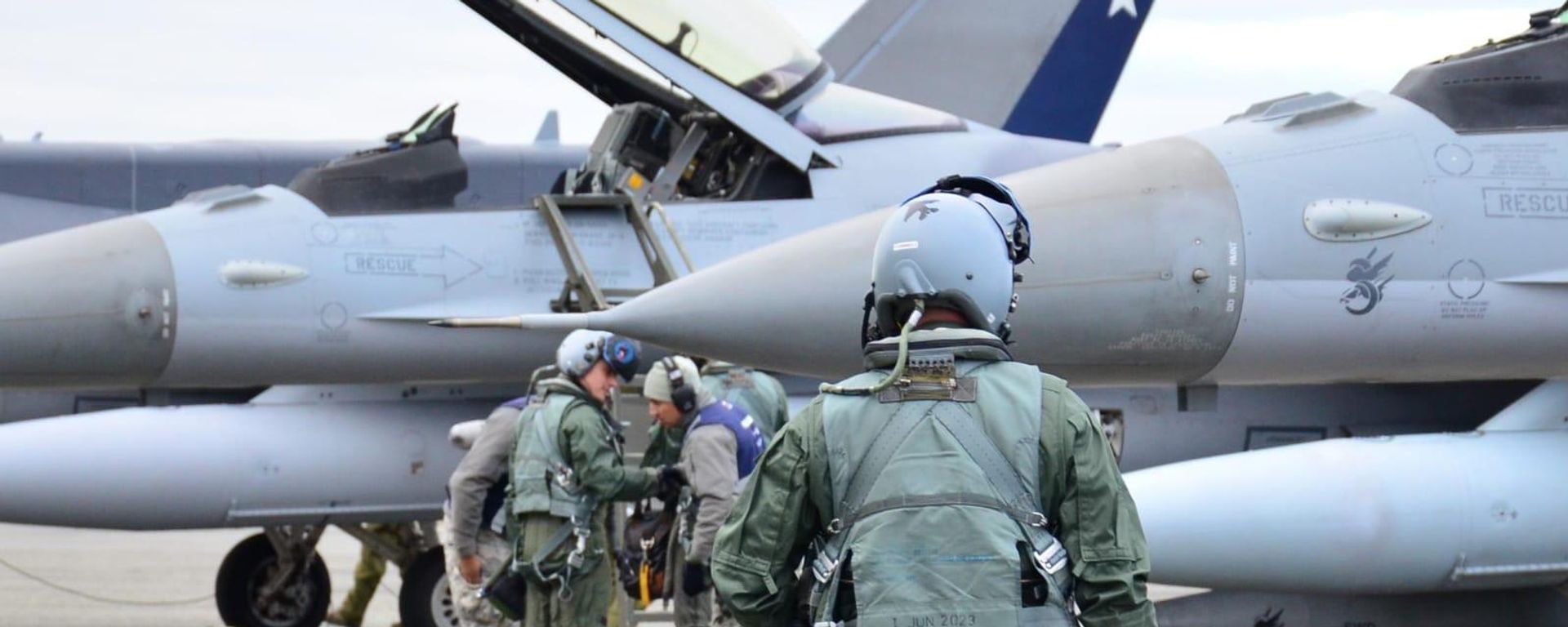 Aviones F-16 de la Fuerza Aérea de Chile durante ejercicios en la ciudad de Punta Arenas en septiembre de 2026 - Sputnik Mundo, 1920, 01.10.2026