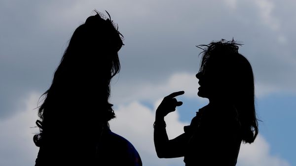 Mujer conversando - Sputnik Mundo