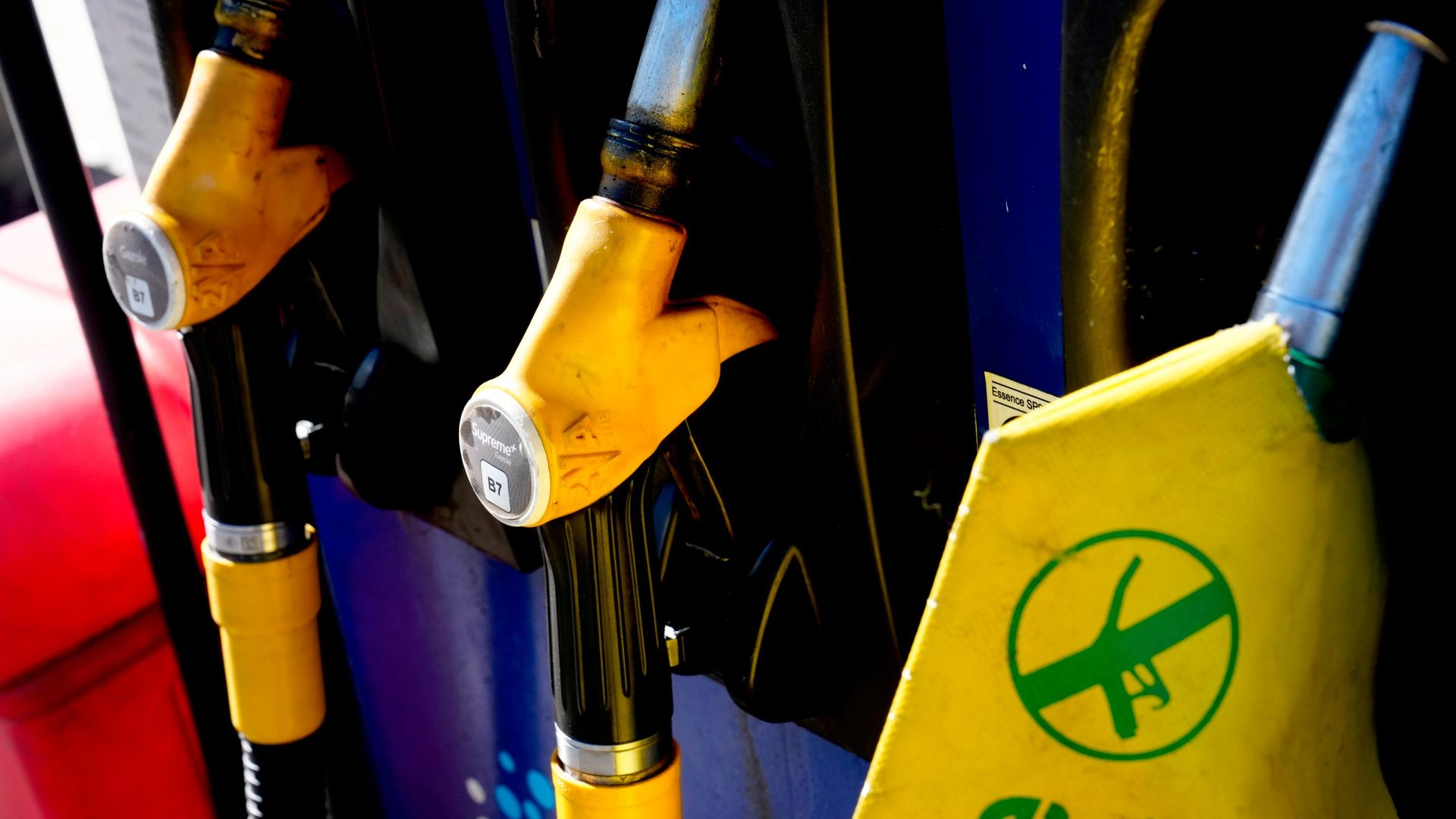 Surtidores de gasóleo en una gasolinera de Puteaux, a las afueras de París Surtidores de gasóleo en una gasolinera de Puteaux, a las afueras de París - Sputnik Mundo, 1920, 02.10.2026