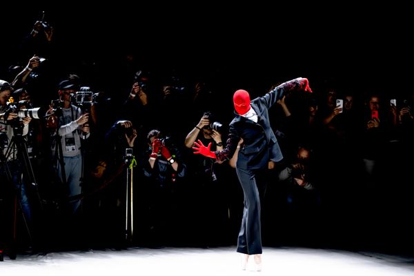 Una modelo durante el desfile de la marca de ropa Cuentos rusos en la Semana de la Moda de Moscú. - Sputnik Mundo