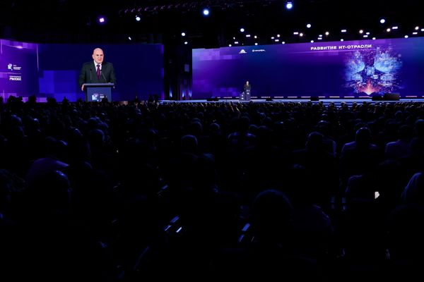 El mercado ruso de las tecnologías de la información y la comunicación está viviendo un vertiginoso crecimiento con la incorporación de los productos digitales nacionales, tanto en el sector privado como en el sector público, manifestó el primer ministro del país, Mijaíl Mishustin, en la inauguración de una nueva edición del foro 'Soluciones Digitales'.En la foto: el primer ministro ruso, Mijaíl Mishustin, durante su intervención en el foro. - Sputnik Mundo