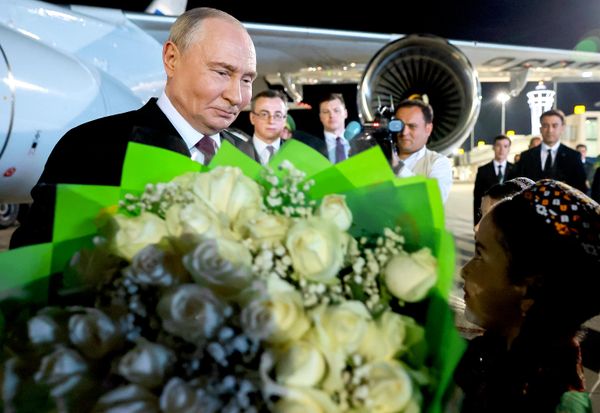 La llegada del presidente ruso, Vladímir Putin, al aeropuerto internacional de Turkmenbashí. - Sputnik Mundo