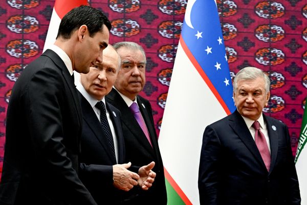 Los líderes de los países de la CEI conversan antes del inicio de la cumbre. - Sputnik Mundo