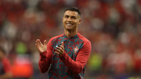 Cristiano Ronaldo, el futbolista de Portugal, sale al campo para el calentamiento previo al partido de octavos de final de la Copa Mundial de Fútbol entre Portugal y España en Arlington, Texas, cerca de Dallas, el 6 de julio de 2026  - Sputnik Mundo
