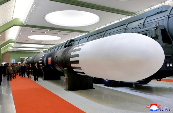 El líder norcoreano, Kim Jong-un, y su hija Kim Ju-ae asisten a la ceremonia de inauguración del Museo de la Revolución de la Defensa Nacional. - Sputnik Mundo