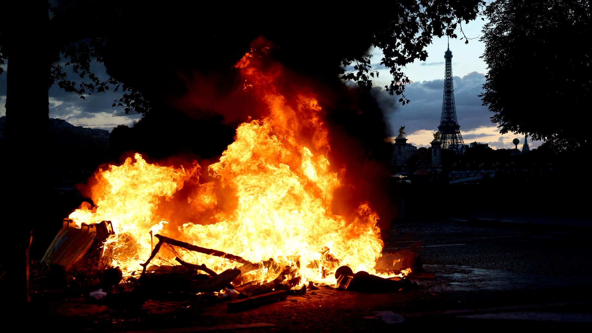 Las consecuencias de las protestas en Francia, el 17 de octubre de 2026 Las consecuencias de las protestas en Francia, el 17 de octubre de 2026 - Sputnik Mundo, 1920, 17.10.2026