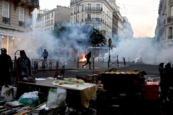El presidente francés, Emmanuel Macron, declaró el 18 de octubre que "quienes destruyeron la República rendirán cuentas".En la foto: París durante los disturbios. - Sputnik Mundo