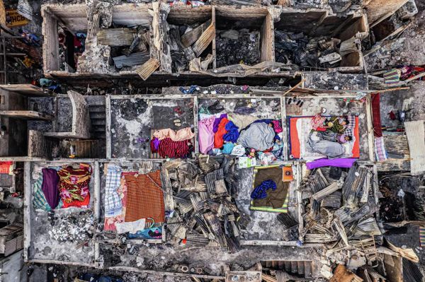 La foto El techo es el cielo, el suelo es ceniza del maestro de la fotografía de Bangladés S.M. Al Muztaba Rosul.Categoría: Noticias destacadas. - Sputnik Mundo