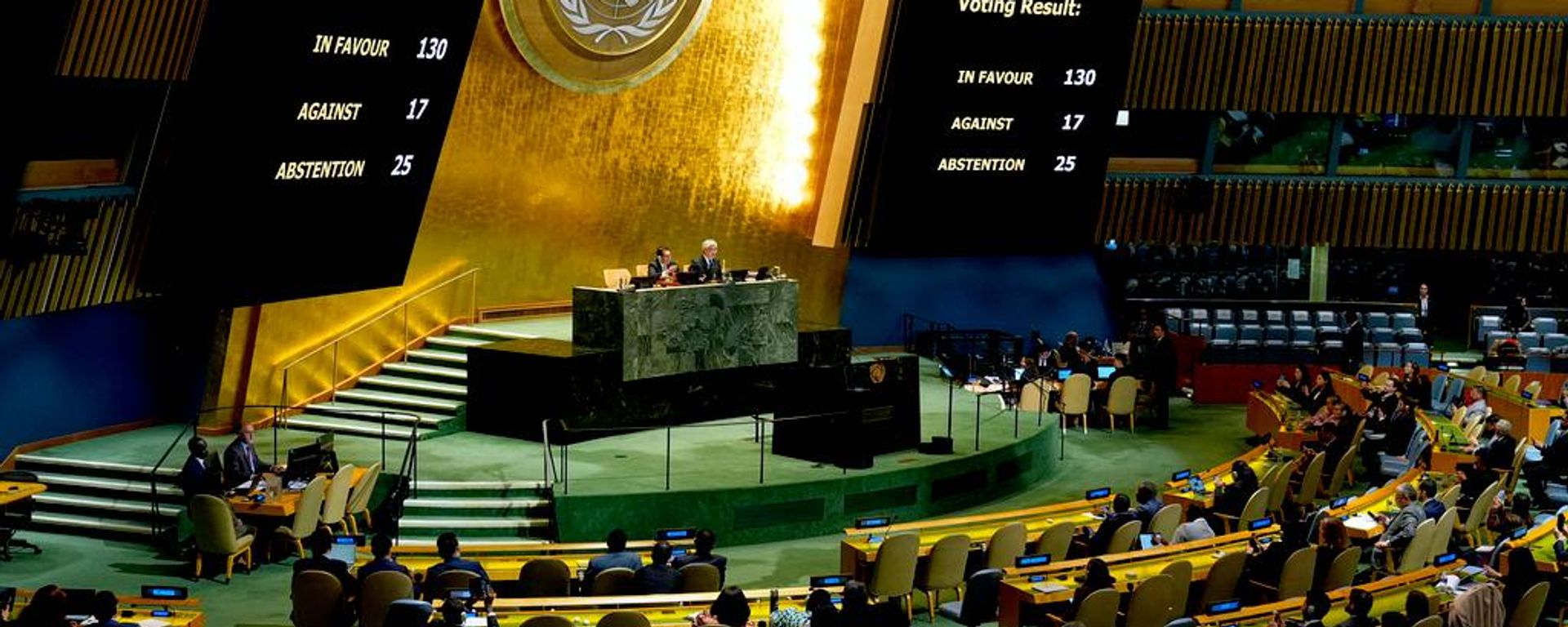 Los resultados de una votación sobre el fin del bloqueo estadounidense a Cuba se exhiben en la sede de las Naciones Unidas, el 28 de octubre de 2026  - Sputnik Mundo, 1920, 28.10.2026