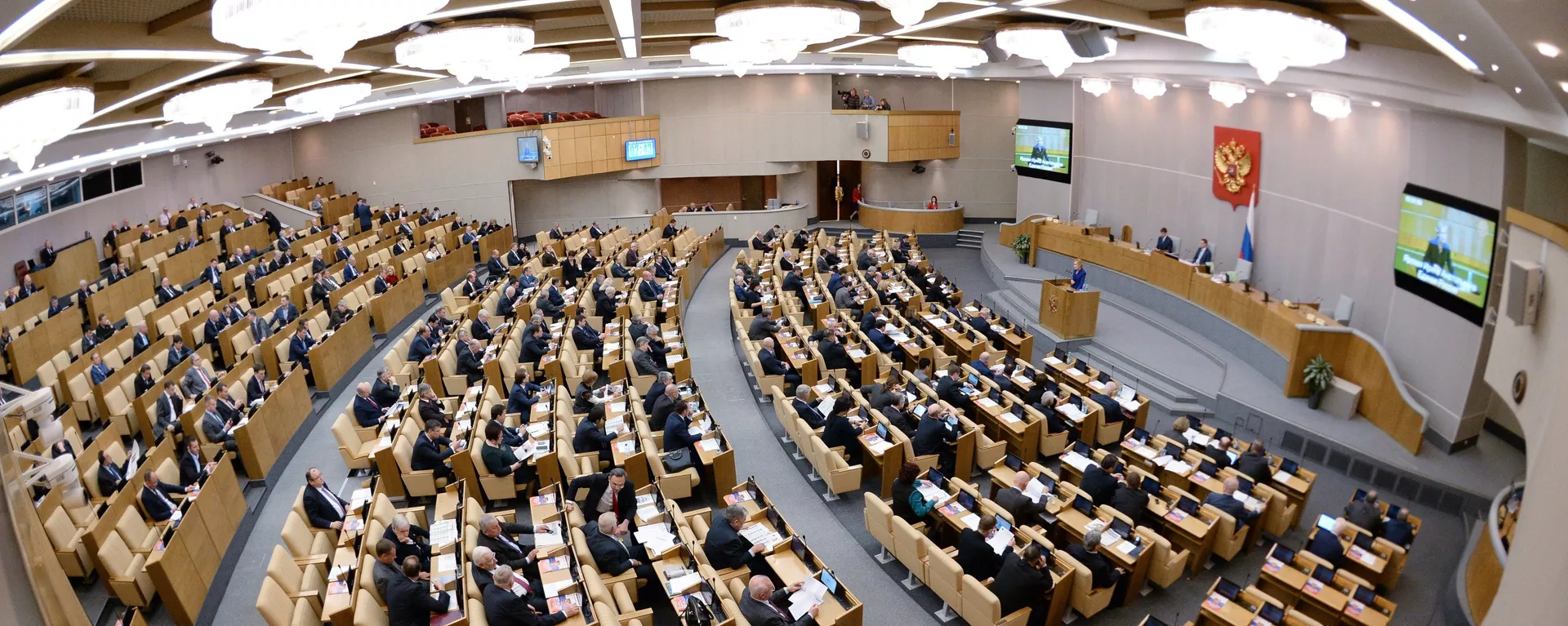 Депутаты на пленарном заседании Государственной Думы РФ Депутаты на пленарном заседании Государственной Думы РФ - Sputnik Mundo, 1920, 04.10.2021