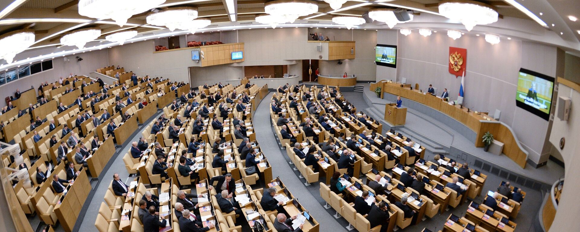 Депутаты на пленарном заседании Государственной Думы РФ - Sputnik Mundo, 1920, 04.10.2021