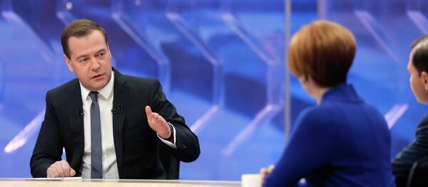 Rusia pierde miles de millones de dólares a raíz de las sanciones, dice Medvédev - Sputnik Mundo