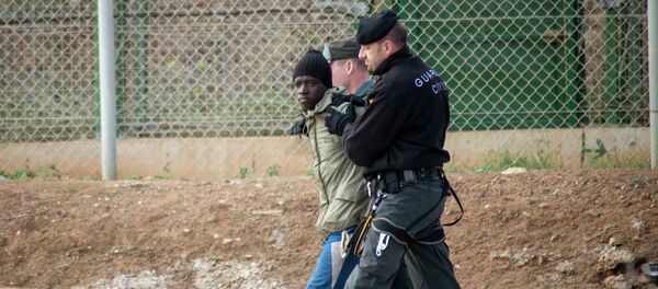 Inmigrante ilegal en Melilla, España (archivo) - Sputnik Mundo