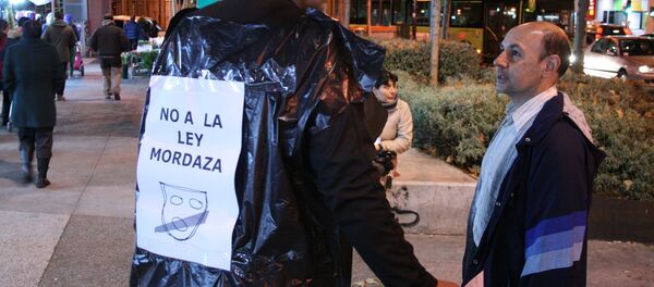 Amnistía Internacional denuncia que la 'Ley Mordaza' española castiga la disconformidad Amnistía Internacional denuncia que la 'Ley Mordaza' española castiga la disconformidad - Sputnik Mundo