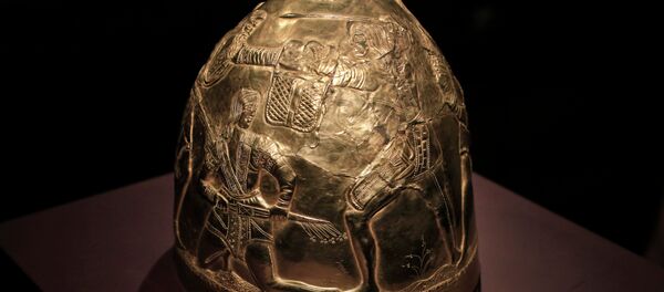 Uno de los objetos de la muestra Crimea: oro y secretos del Mar Negro en la galería Allard Pierson Uno de los objetos de la muestra Crimea: oro y secretos del Mar Negro en la galería Allard Pierson - Sputnik Mundo