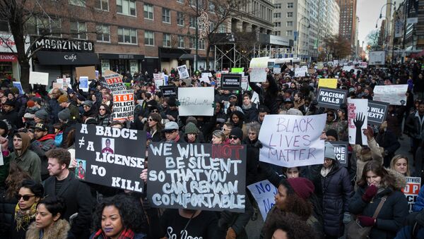 Los policías cometieron homicidio y “se zafaron de la justicia”, opina manifestante Los policías cometieron homicidio y “se zafaron de la justicia”, opina manifestante - Sputnik Mundo