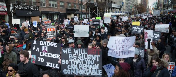 Los policías cometieron homicidio y “se zafaron de la justicia”, opina manifestante Los policías cometieron homicidio y “se zafaron de la justicia”, opina manifestante - Sputnik Mundo