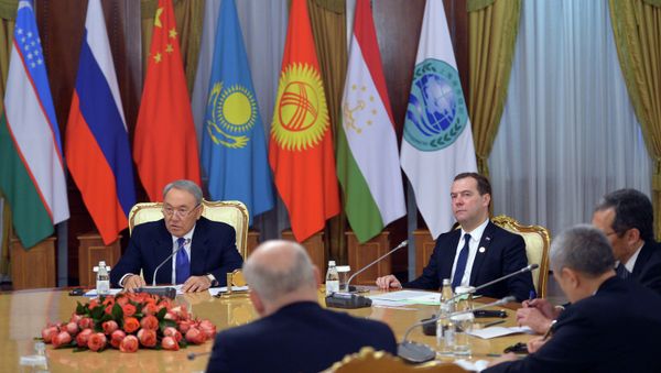 Dmitri Medvédev, primer ministro de Rusia, en Astaná Dmitri Medvédev, primer ministro de Rusia, en Astaná - Sputnik Mundo