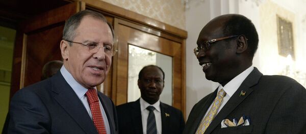 Ministro de Asuntos Exteriores de Rusia, Serguéi Lavrov y canciller de Sudán del Sur, Barnaba Marial Benjamin - Sputnik Mundo