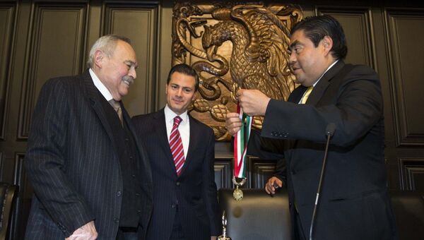 Entrega de la Medalla de Honor al escritor Eraclio Zepeda - Sputnik Mundo