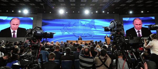 Putin dice que Occidente no ha dejado de construir muros de división en Europa - Sputnik Mundo