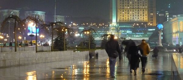 Площадь Майдан в Киеве вечером Площадь Майдан в Киеве вечером - Sputnik Mundo