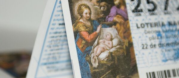 La Lotería de Navidad reparte en España 2.240 millones de euros - Sputnik Mundo